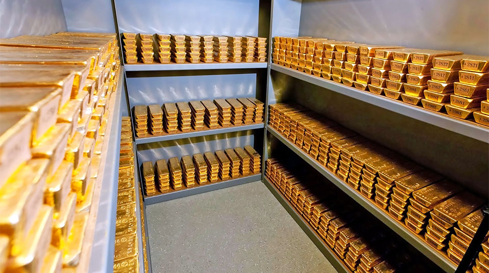 Министерство финансов Российской Федерации
  провело крупнейший за последние 5 лет аукцион по
  размещению облигаций федерального займа с
  постоянным купонным доходом на сумму более 180
  миллиардов рублей для стабилизации экономики